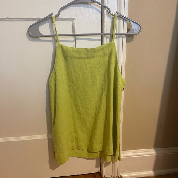 Green tank with button detailing - Picture 4 of 7